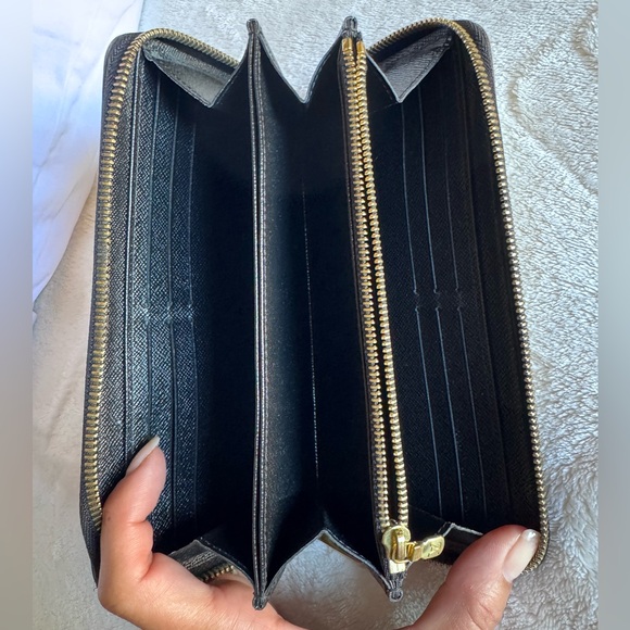 VINTAGE REHAB Louis Vuitton Limited Edition Damier Infini Race Zippy Wallet. - Picture 3 of 16